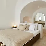 Thiro Bliss With Private Jacuzzi Apartman Pírgosz