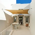 Thiro Bliss With Private Jacuzzi Pírgosz