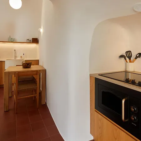 Thiro Bliss With Private Jacuzzi Apartman