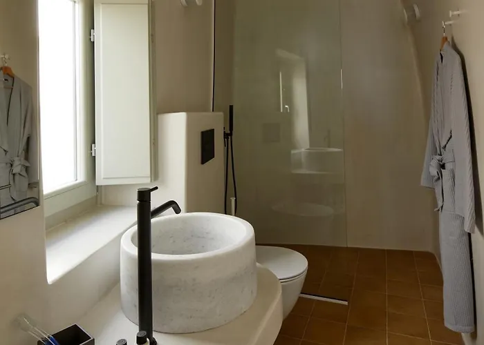 Thiro Bliss With Private Jacuzzi Pírgosz