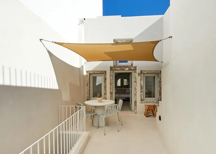 Thiro Bliss With Private Jacuzzi Pírgosz