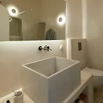 Thiro Bliss With Private Jacuzzi Daire Pýrgos