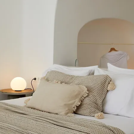 アパート Thiro Bliss With Private Jacuzzi Pýrgos